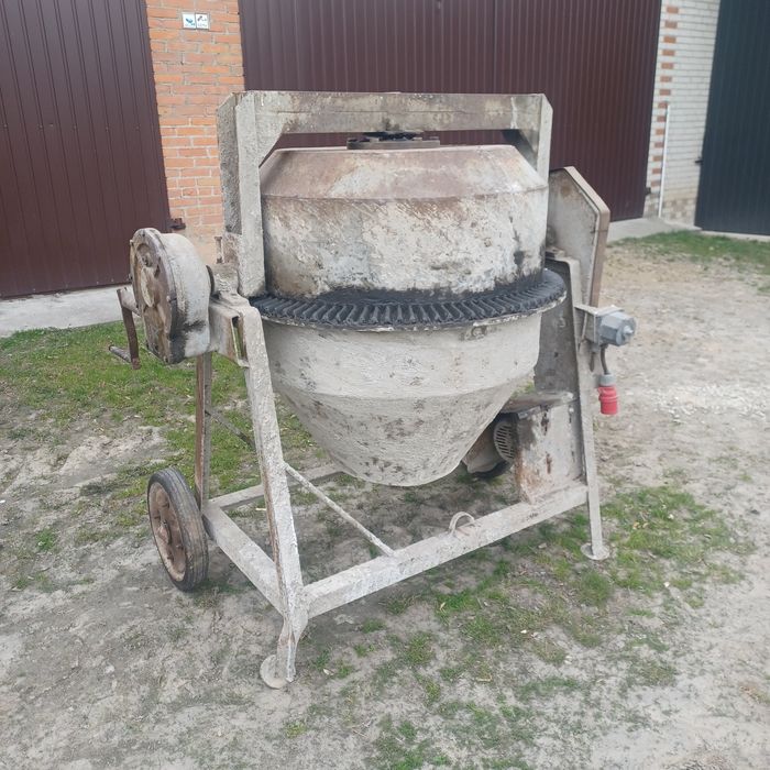 Betoniarka 250 L