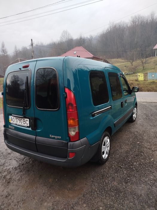 Автомобіль Рено Кенго