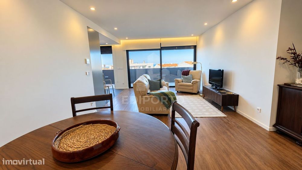 Apartamento T2 Novo mobilado com Varanda e Garagem em frente ao metro