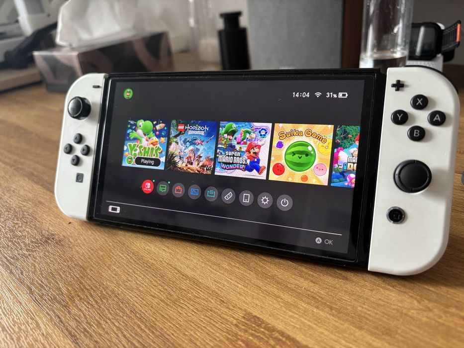 Nintendo switch oled + grip i etui skull&co