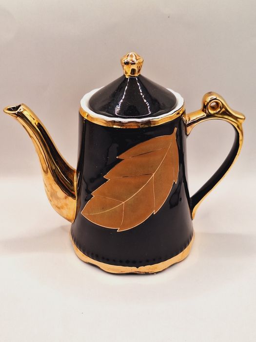 Czajniczek porcelanowy