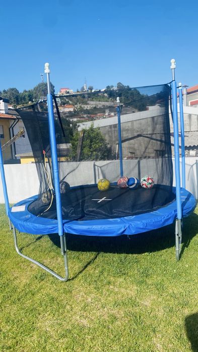 Trampolim excelente para brincar