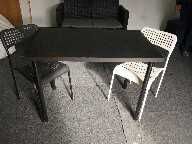 Mesa com duas cadeiras