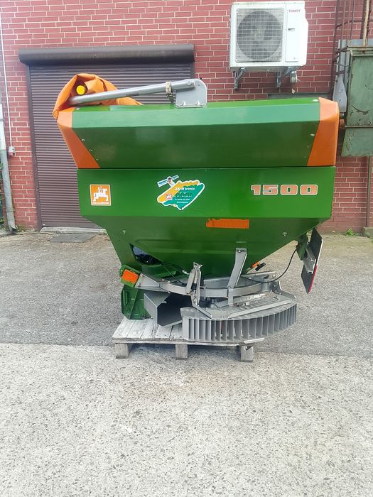 Rozsiewacz nawozów Amazone ZA-M  1500 max  plandeka 2500 l
