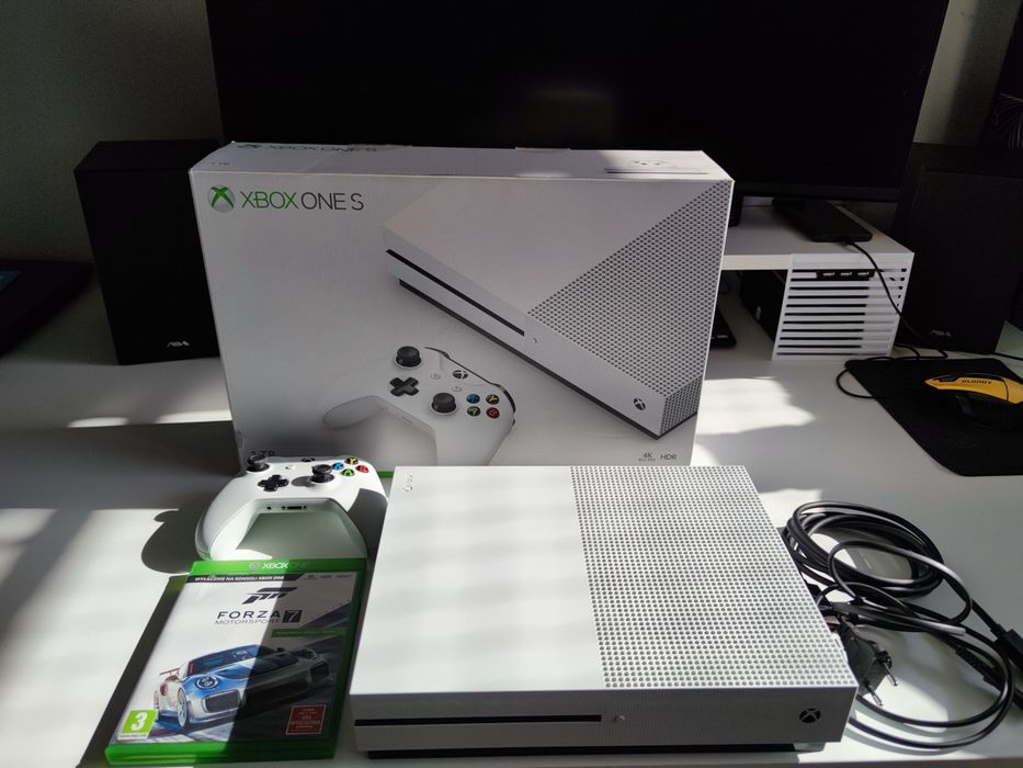 Konsola Xbox one s 1tb +gra  i pad.