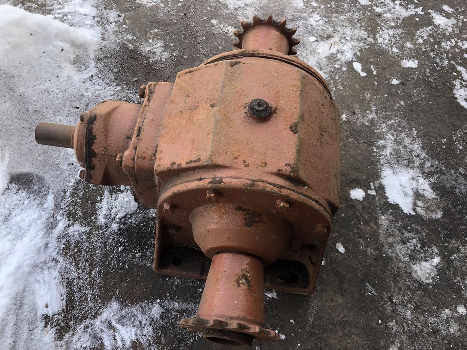 Редуктор кутовий Т-образний