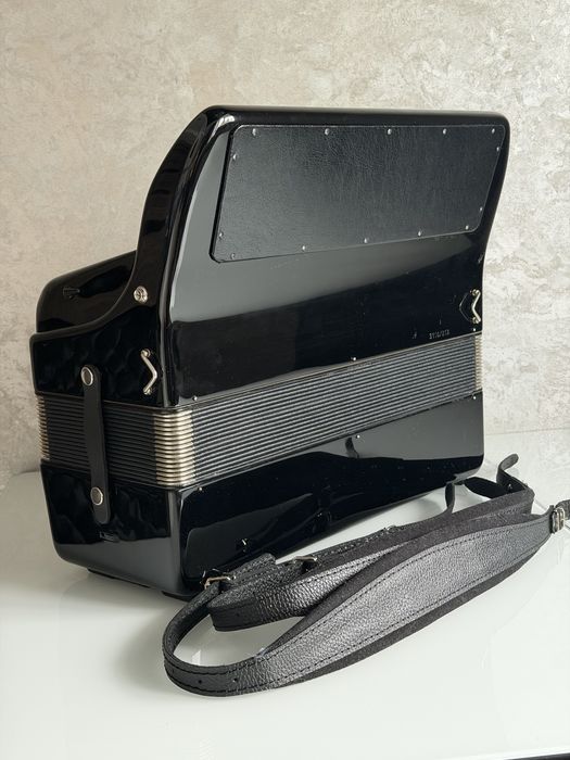 Баян 5- рядний  Weltmeister Grandina  не потребує вкладень