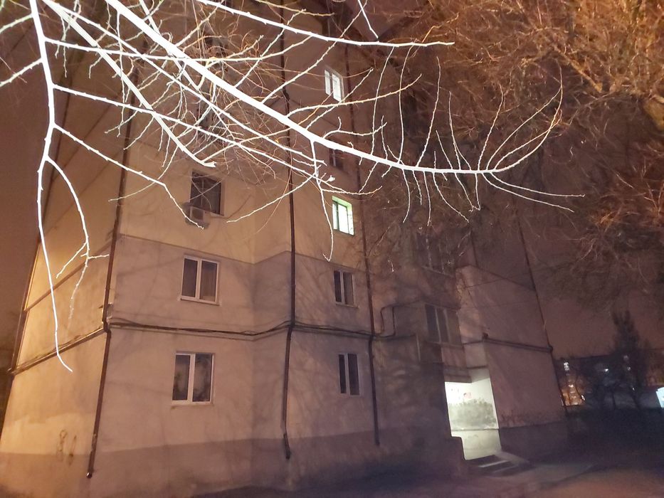 Продам двух-етажную квартиру на 5 комнат метро Армейская