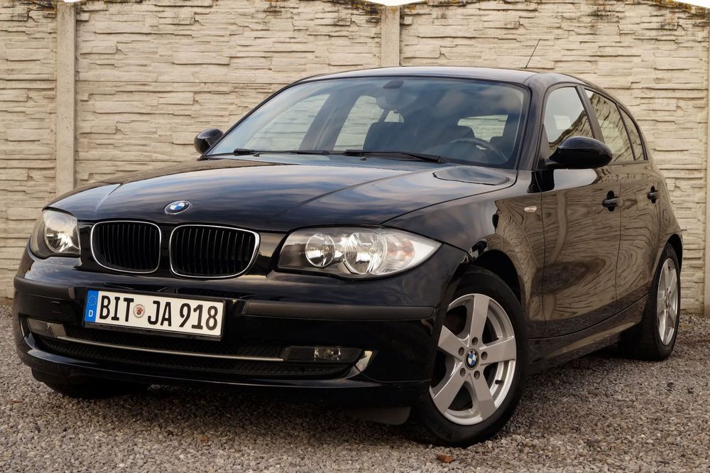 BMW Seria 1 2.0 benzyna 122km Lift skrzynia 6 klima alufelgi czarna zadbana