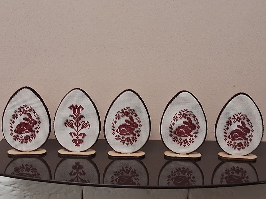 Великодні вишиті яйця сувеніри