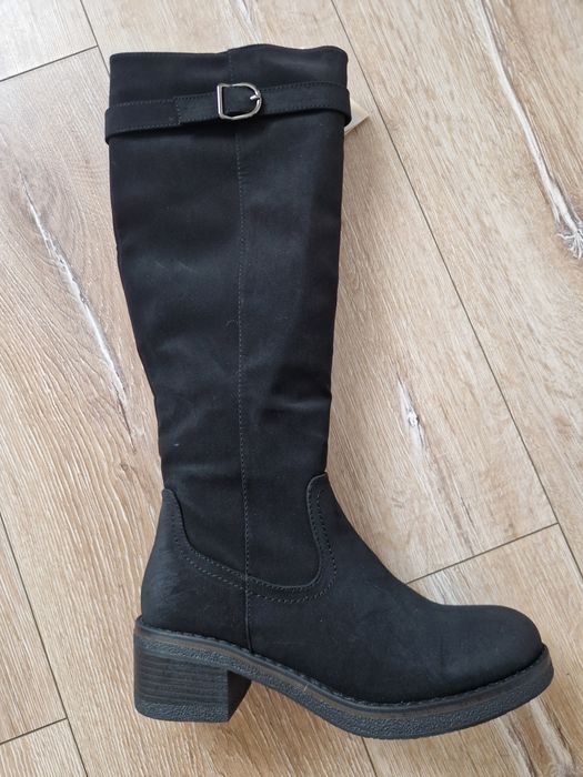 Nowe kozaki Clara Barson