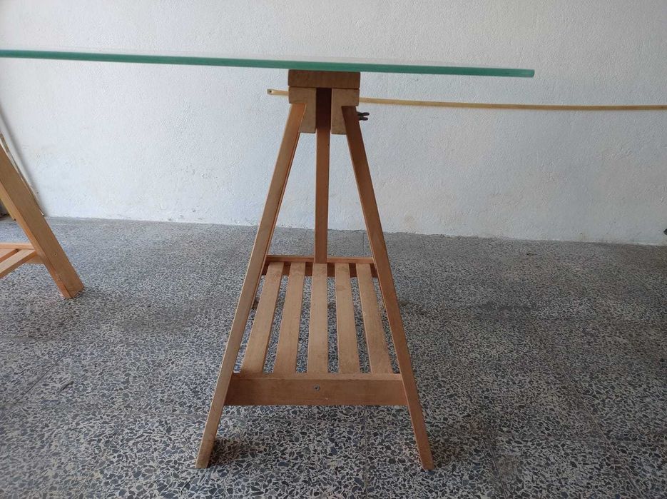 Secretária com tampo em vidro