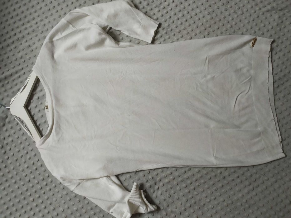 Biały długi sweterek damski Mohito Basic M sukienka