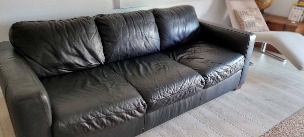 Sofá de 3 lugares em pele preto