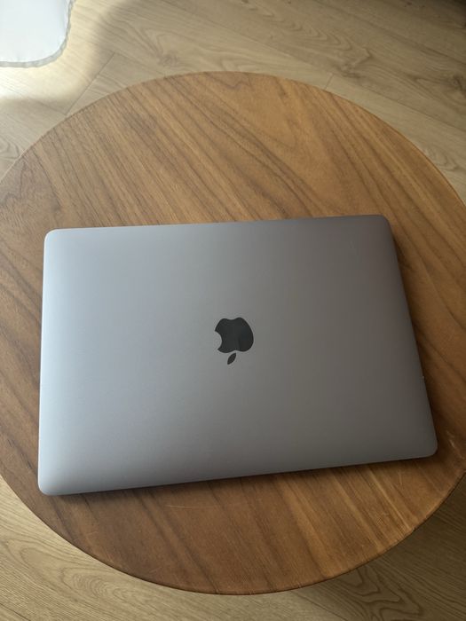 MacBook Air 2020 8/256 156 cykli bateria space gray Retina