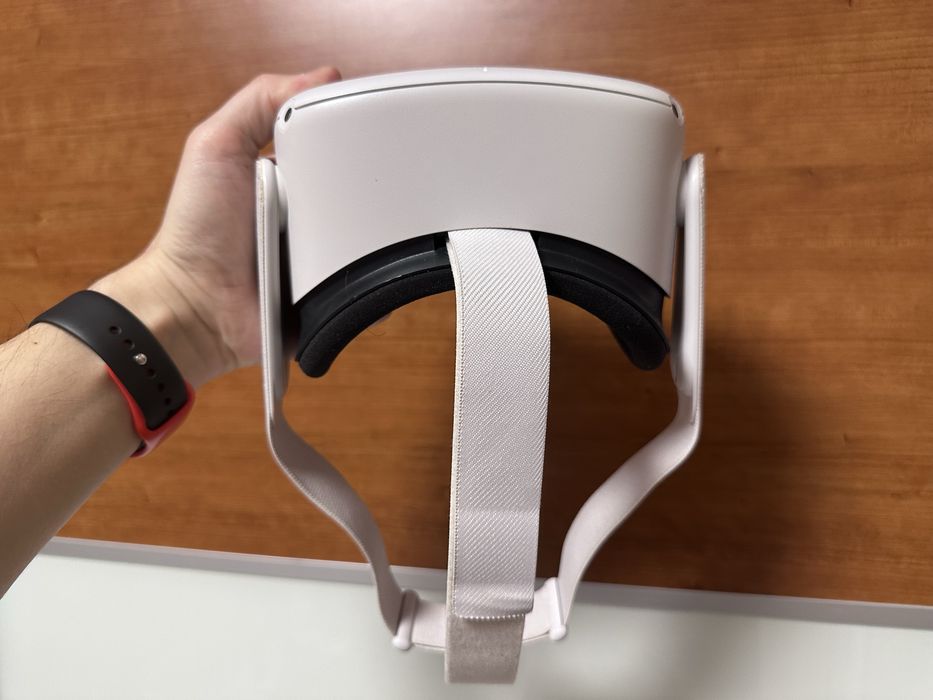 Oculus Quest 2 256Gb у комплекті тільки самі окуляри + ремень, коробка