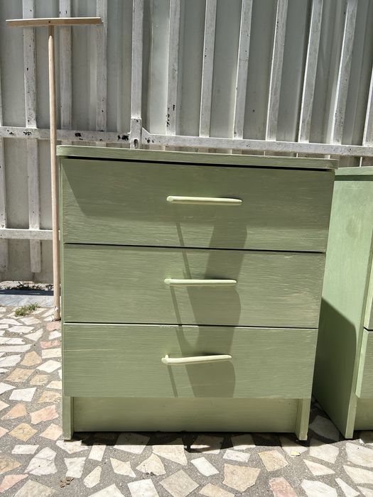 Conjunto Mesinhas de Cabeceira com 3 Gavetas – Madeira – Verde Claro
