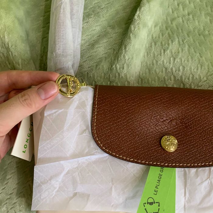 Duża torba na ramię biała Longchamp, uniwersalna i modna