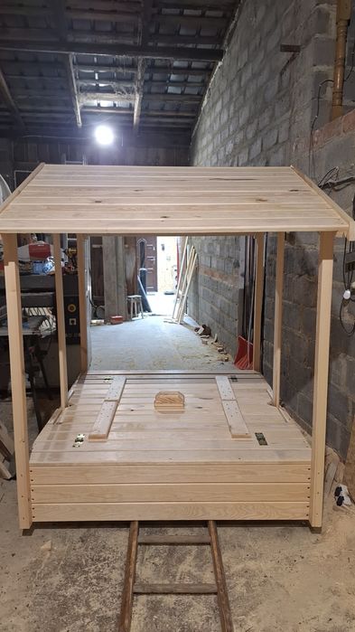 Piaskownica dla dzieci z dachem