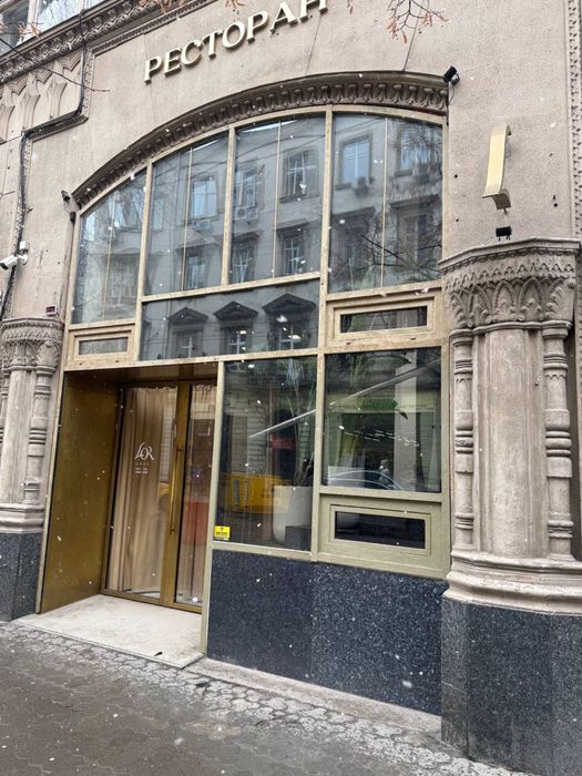 Оренда фасадного приміщення 240 м2 по вул .Січових Стрільців