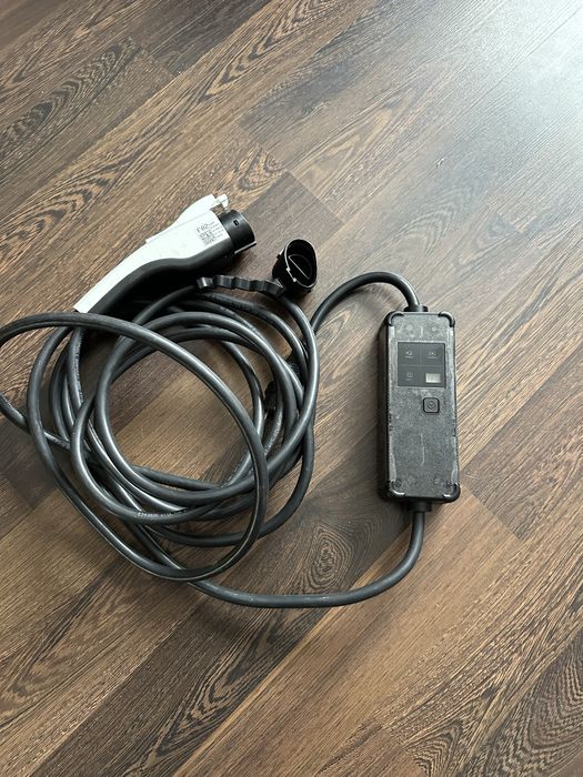 Зарядний пристрій для електромобіля tipe 1