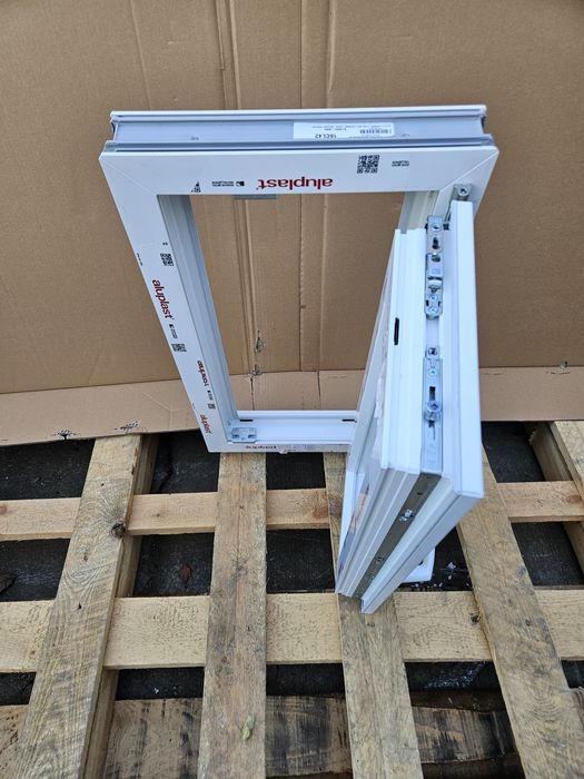 Okno PVC Nowe szer 38 wys 71cm Białe 2szt