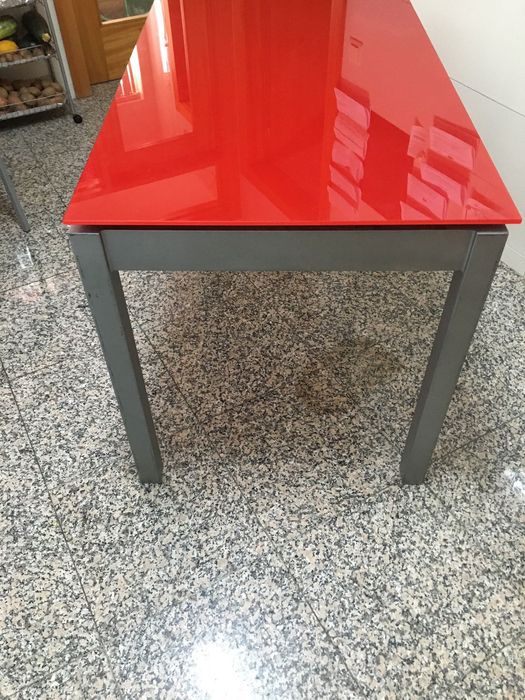Mesa de cozinha em vidro temperado