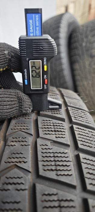 Продам две зимние покрышки Nexen 215 70 16  100R в хорошем состоянии.