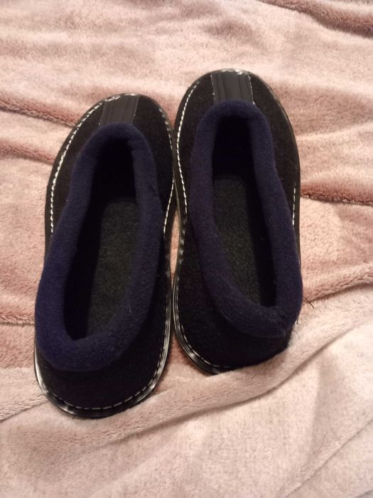 Bambosze niskie ciepłe kapcie szerokie papcie 42