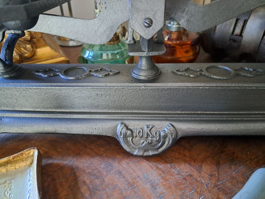 Waga stara żeliwna z ciężarkami