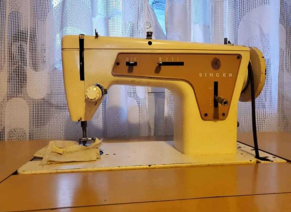 Máquina de costura (antiga)