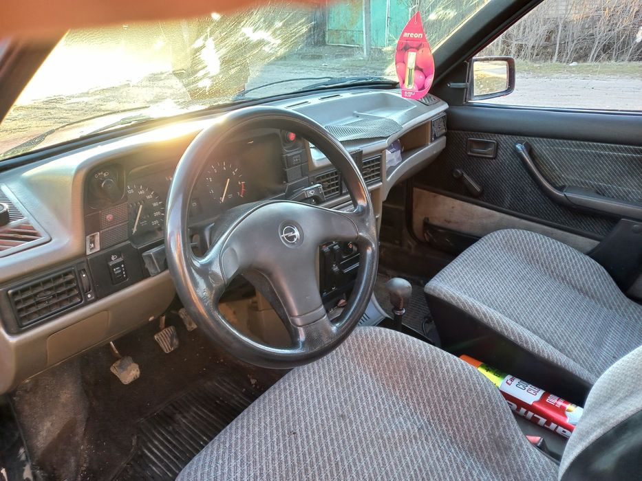 Продам Opel Kadett 1.3