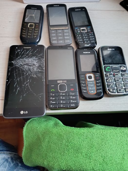 Telefony różne kilka sztuk