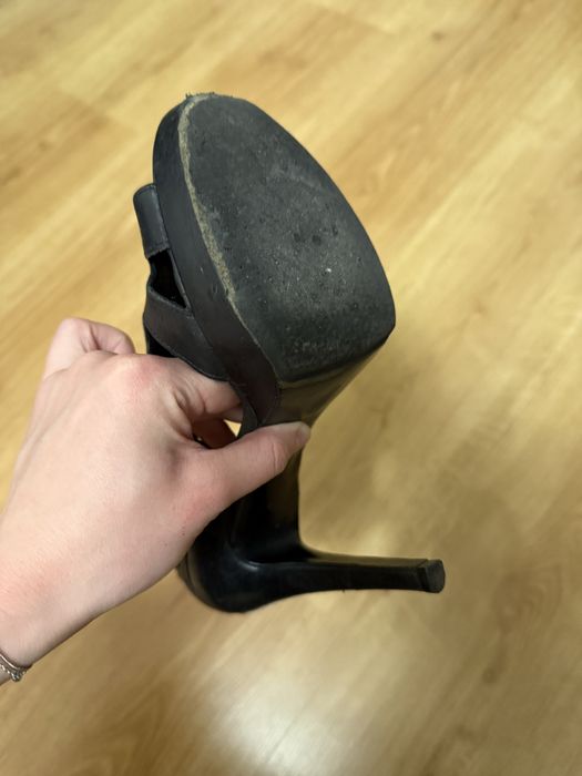 Босоніжки на каблуку чорні шкіра Aldo