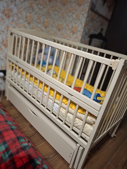 Продам дитяче ліжечко з матрасиком