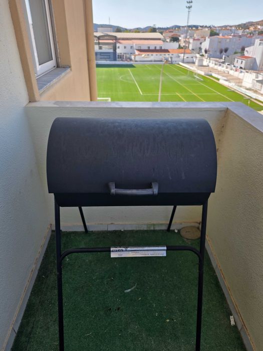 Churrasqueira/Barbecue a Carvão com Tampa + Função Fumeiro