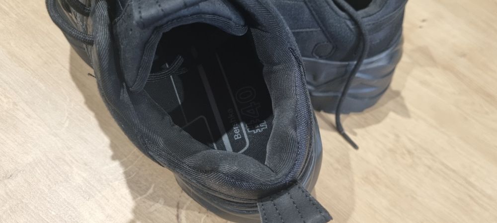 Buty sneakersy na grubej podeszwie czarne Bershka