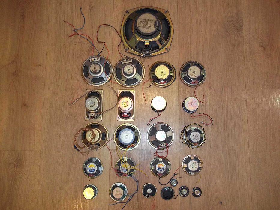 Динаміки різних розмірів.