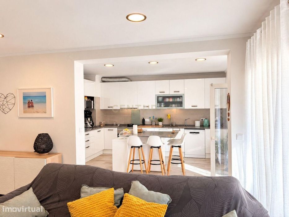Apartamento T4 renovado | 175 m² | 3 varandas | Bairro do Liceu, Setúb