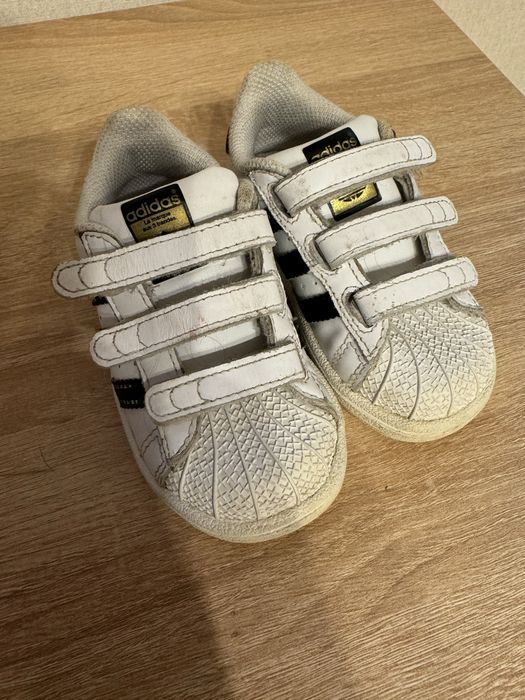 Продаємо дитячі кросівки Adidas 21 розмір