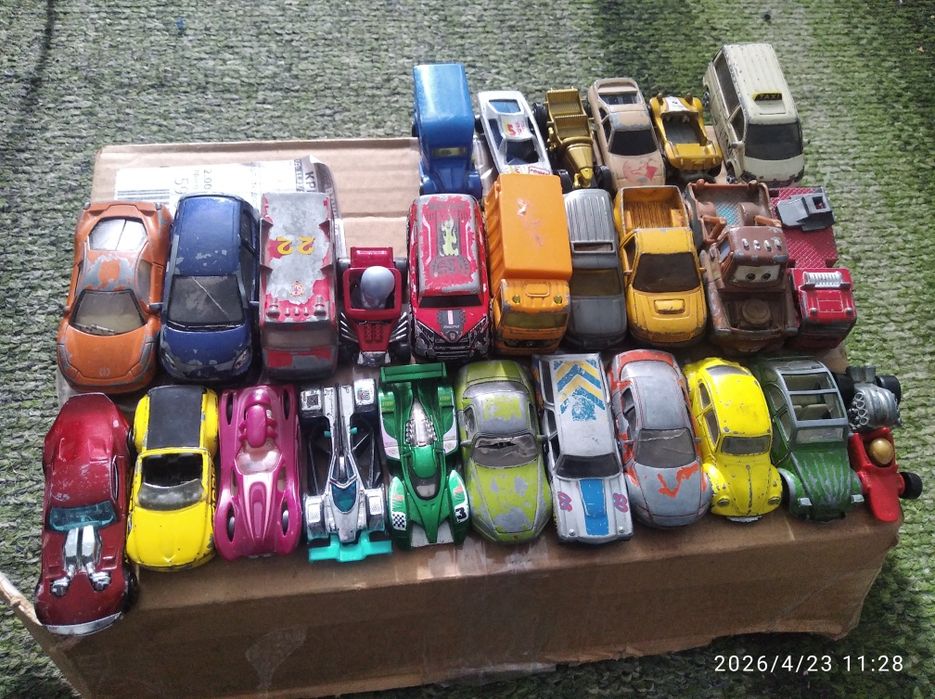 Різні машинки модель 1:87