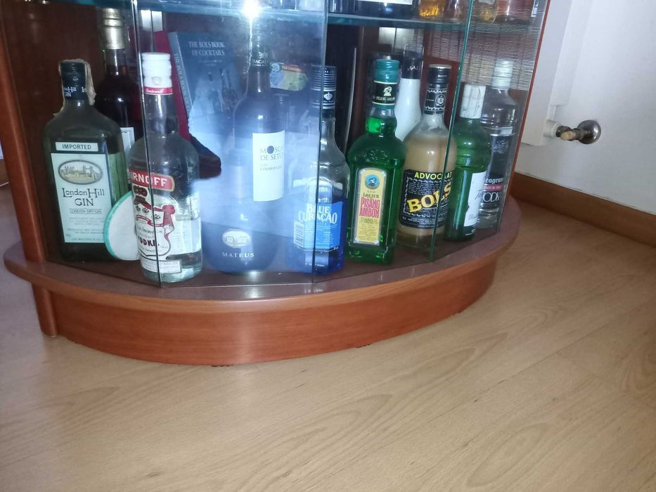 Móvel Bar de canto com balcão e luz