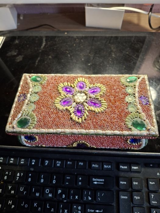 Скринька для прикрас.