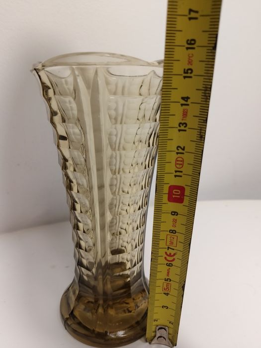 Piękny wazonik w stylu art deco ITALIA szkło prasowane