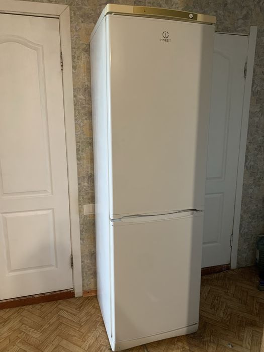 Холодильник Indesit SB200
