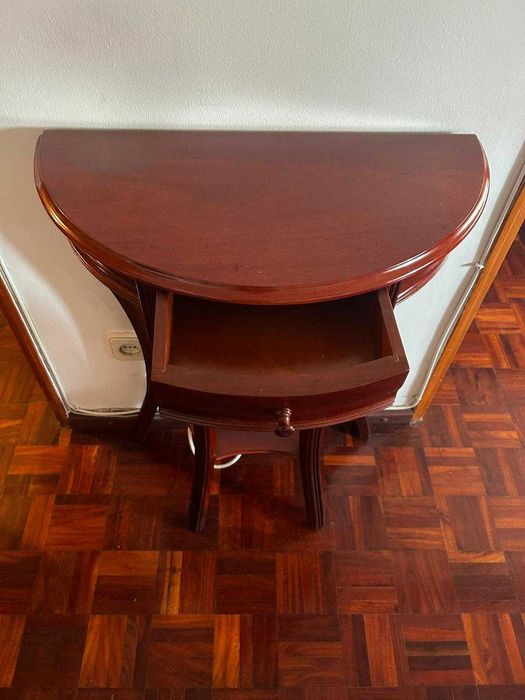 Mesa de Apoio de Sala e de Corredor