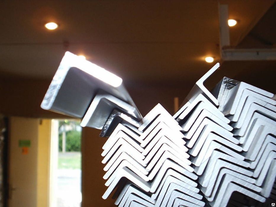 Уголок алюминиевый, разнополочный, ровнополочный, анод, без покрытия