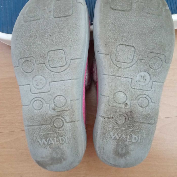 Босоножки (сандали, тапочки) Waldi, р. 25