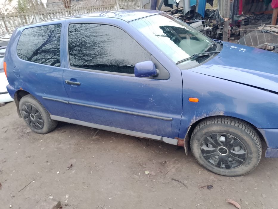 Стопи. Ляда-кришка багажника. Поло