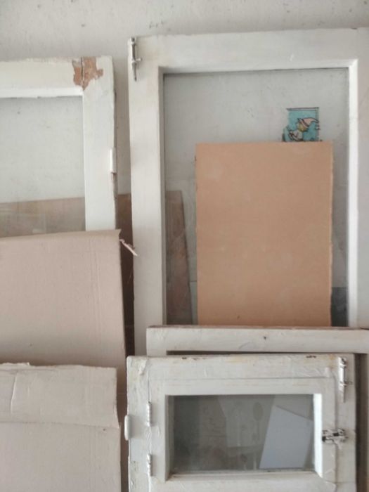 Продам  оконные рамы.